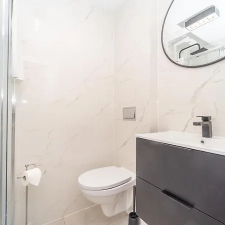 Przytulny 3city Z Dwiema Sypialniami W Gdyni By Renters * Гдыня